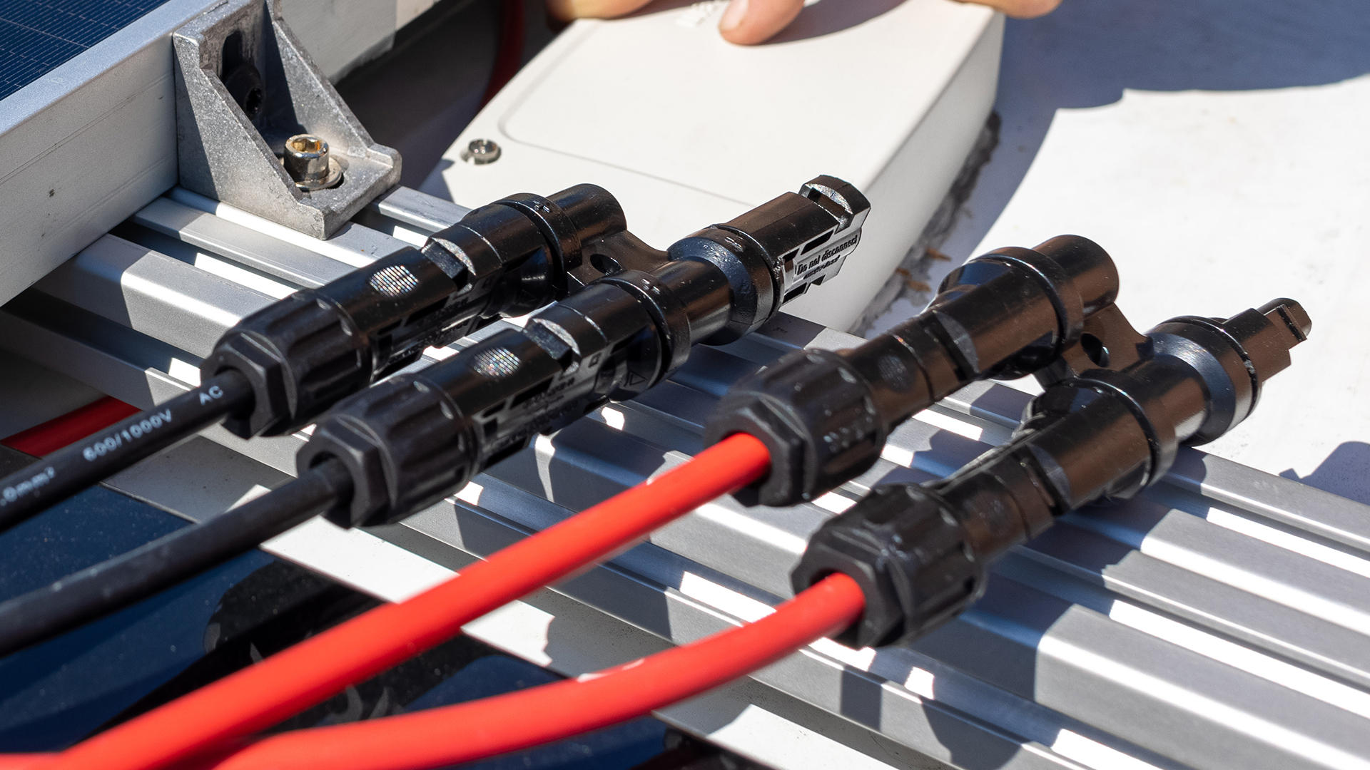 Elektronske komponente i konektori​