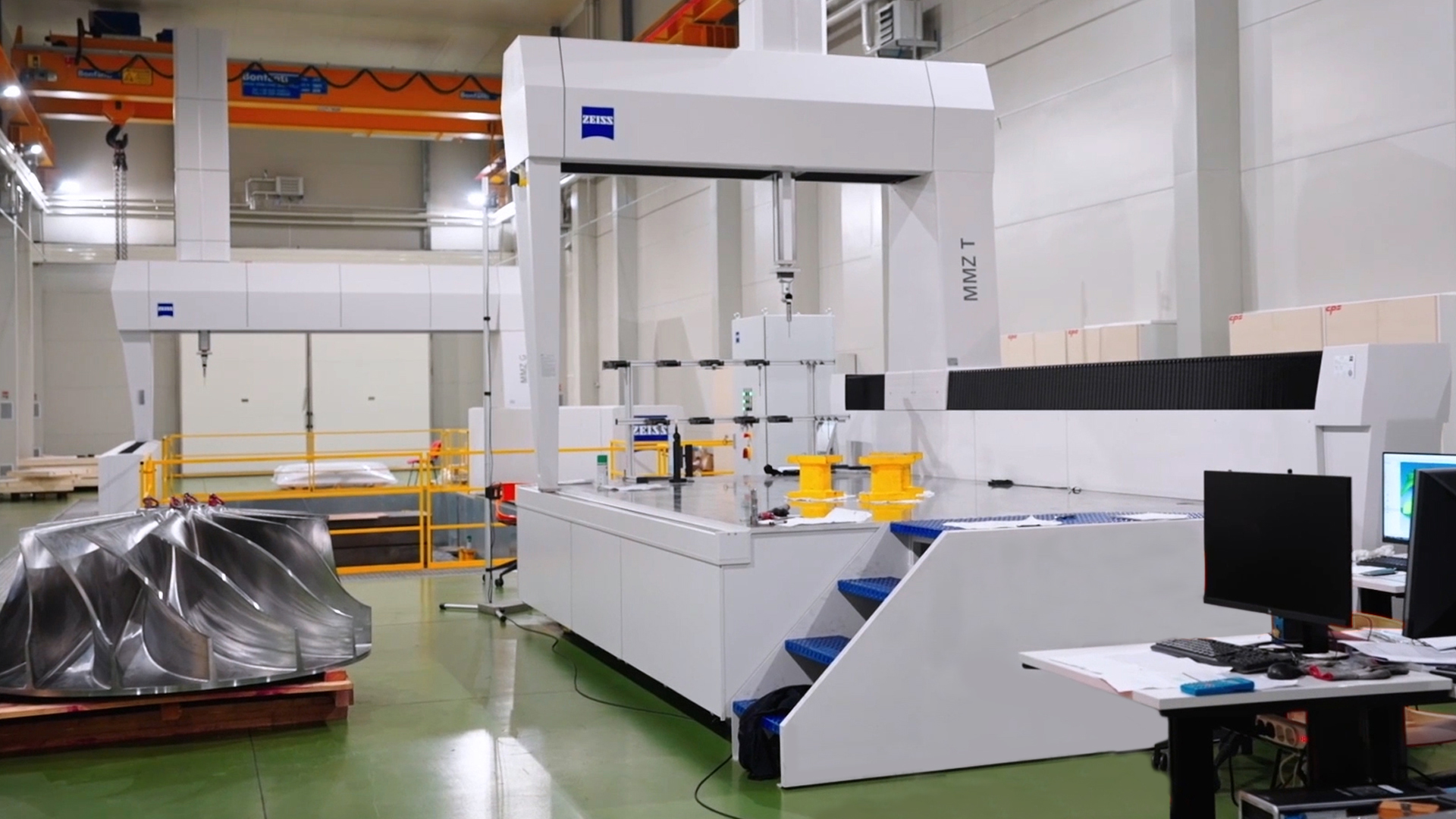 ZEISS MMZ T (front) and ZEISS MMZ G (rear) for measuring large dimensions.