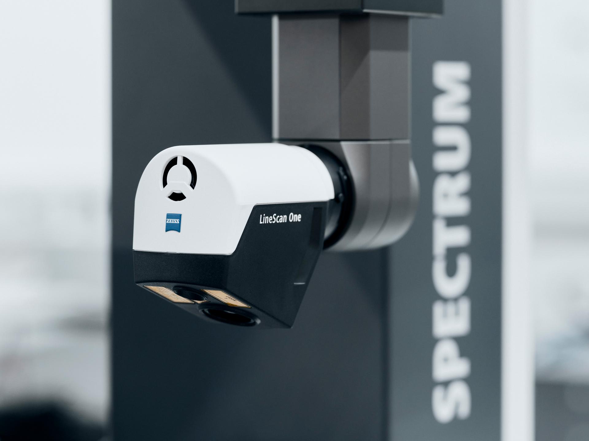 Optički senzor ZEISS LineScan One sa RDS sistemom na ZEISS SPECTRUM mašini.