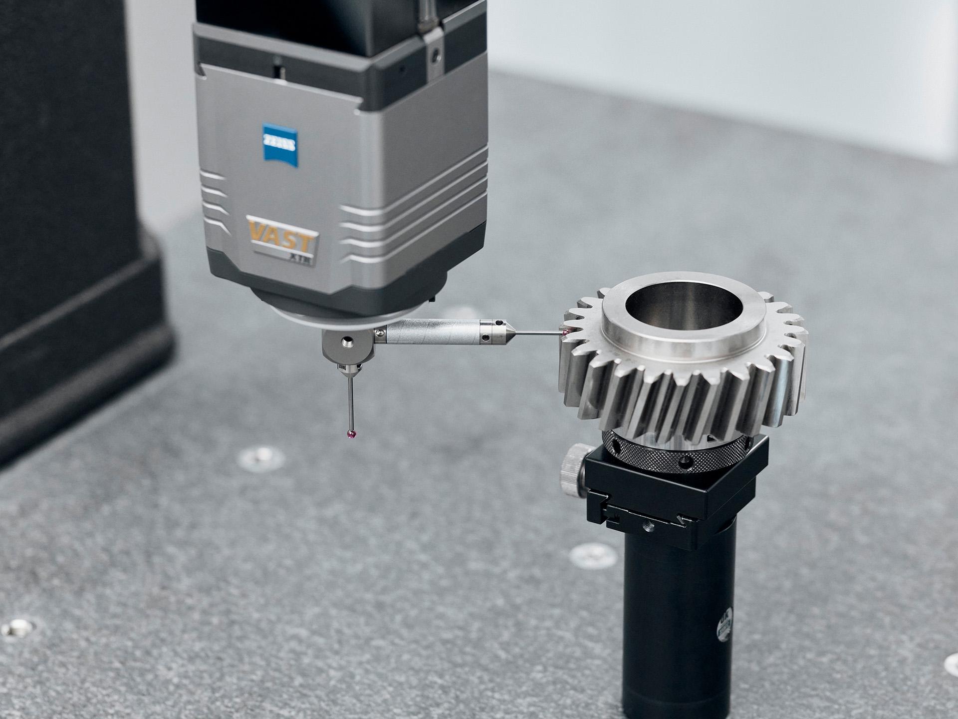 ZEISS VAST XTR gold sa integrisanim rotacionim zglobom omogućava postizanje različitih ugaonih pozicija.